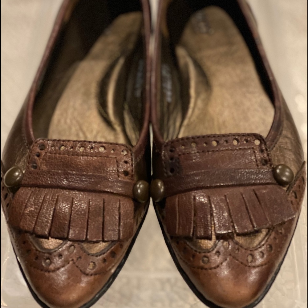 Women’s flats